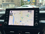 【メーカー純正ナビ】インテリアに溶け込むスタイリッシュな「専用設計」メーカーナビを装備♪視認性や操作性など基本性能にも優れ、より上質なカーライフをお楽しみいただけます。