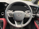 【純正革巻きステアリング】上質な革を使用することで、手にしっかり馴染みとても運転しやすいハンドルです♪