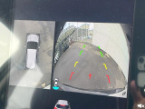 【マルチテレインモニター】車のフロントやサイドのカメラ画像を同時にモニター表示することで、悪路や狭い道を走行時でも周囲の状況確認ができ安心!本格SUVにうれしい装備です♪