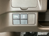 VSA装備車です。VSAはドライバーの操作と車の動きを見守っています。もし車の挙動が乱れたとき、4輪別々にブレーキをかけたり、エンジンパワーをしぼることによって車を安定させます。