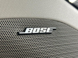 【BOSEサウンドシステム】メーカーオプションの高品位サウンドシステムを搭載。専用のチューニングが施された大小様々なスピーカーから良質なサウンドが奏でられ、臨場感あふれる音響空間を演出します。