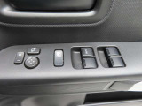 運転席のパワーウインドースイッチ部です。よく触れる場所だからこそ、使用状態があらわれますよね。ぜひこうした所もチェックしてください。