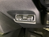 ハンドルの左下にETCがついています。高速道路の料金所の通過も楽々です。 カードの取り出しもしやすい場所についています。