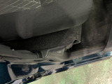 痛みの出やすい運転席シートの角、フロアマット、座面、ともに良好です