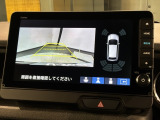 リバースギアに入れるだけで後方の表示へ切り替わります。夜間や雨の日の駐車も楽になりますよ。