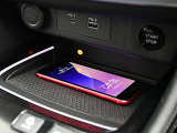 スマホの充電等に便利なUSBのソケットが付いています。
