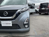LEDヘッドランプは、白く明るいのが特徴です。フォグランプ付きです。