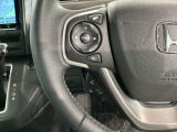ステアリングにオーディオ操作スイッチが付いています。オーディオ画面に直接タッチしなくても操作が出来ますので、運転に集中できます。