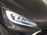 LEDヘッドランプ。消費電力も少なく寿命も長いのがLEDの特徴。HIDのような点灯のタイムラグもなくパッと明るくなるのも特徴です。