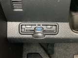 ハンドルの左下にETCがついています。高速道路の料金所の通過も楽々です。 カードの取り出しもしやすい場所についています。