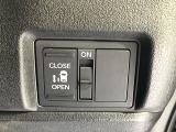 【パワースライドドア】スマートキーや運転席のスイッチでスライドドアの開閉が可能♪電動だから力を入れてドアを開ける必要が無く、小さいお子様でも、重い荷物を持っている時もラクに開け閉めできます♪