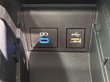 充電用USB端子付き。スマートフォンなどの充電に便利です。