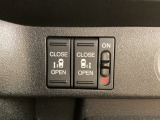 両側電動スライドドアです。腕や足・異物を感知すると動作が停止する、挟み込み防止機能が付いているので、お子さまにも安心してお使い頂けます!
