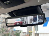 【デジタルインナーミラー】後席の大きな荷物や同乗者で後方が確認しづらい時でも安心!カメラが撮影した車両後方の映像をルームミラー内に表示。クリアな視界で状況の確認が可能です!