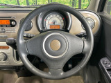 【純正革巻きステアリング】上質な革を使用することで、手にしっかり馴染みとても運転しやすいハンドルです♪