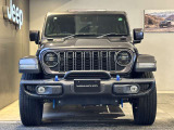 Jeep伝統の丸目のヘッドライトにセブンスロットグリル!一目でJeepだとわかります。