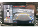 パノラミックビューモニター付きです。車両を上から見たような映像をディスプレイオーディオ画面に表示。運転席からの目視だけでは見にくい、車両周辺の状況をリアルタイムでしっかり確認できます。