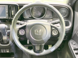 【純正革巻きステアリング】上質な革を使用することで、手にしっかり馴染みとても運転しやすいハンドルです♪