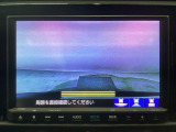 【バックカメラ】運転が苦手な方も車庫入れラクラクです!ギアをリバースに入れれば自動的に切り換わりますので、面倒な操作は不要です♪狭い駐車場もお車を傷つけず安心ですね!