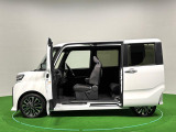 ☆ミラクルオープンドア☆ 驚くほど大開口!しかも両側スライドドア!乗り降りがしやすい、大きなも荷物の積み込めもラクラク♪ピラー内臓スライドドアで運転席側と同等の強度・剛性を確保しました。