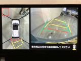 パノラミックビューモニター付きです。車両を上から見たような映像をディスプレイオーディオ画面に表示。運転席からの目視だけでは見にくい、車両周辺の状況をリアルタイムでしっかり確認できます。