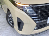 【LEDヘッドライト】悪天候や夜間走行時も良好な視界を確保し安心して運転できる高輝度LEDヘッドライトを装備!点灯速度が早く、消費電力も抑えられています。