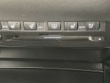 CDの挿入口はエアコン操作ボタンの下です。