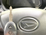 【キーレス】少し離れた場所からでもボタン一つでドアの開錠・施錠ができるのでとっても便利!ドアの鍵穴周りに傷をつけることもありません♪