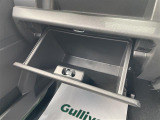 グローブボックスの画像です。店舗にて現車の確認もいただけますので、お電話で在庫のご確認の上是非ご来店くださいませ!!!ワクワクするクルマ選びをご提案します!