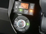 【オートエアコン】車内温度を感知して自動で温度調整をしてくれるのでいつでも快適な車内空間を創り上げます!どの席に座っても快適なドライブが楽しめます♪