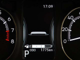 とっても見やすいメーターです。夜間時はラグジュアリーな気分にさせてくれる照明が魅力ですので、夜のドライブも楽しみになりますよ♪