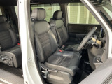 乗降がしやすい運転席。高さが調節できて小柄な方でも運転しやすいポジションをとることができます。