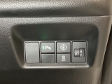ハンドルの右側にはヘットライトリベライザーとVSA(ABS+TCS+横滑り抑制)の解除スイッチがついています。ヘッドライトリベライザーは道路状況や積荷の加重に応じてライトの高さを調節できます。