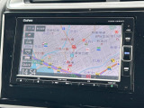 お出かけの際に安心のナビ付です☆バックカメラ機能で駐車もスムーズに行えます。