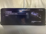 ハンドル操作をアシストすることにより車線からの逸脱回避を支援します。