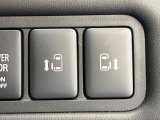 【両側パワースライドドア】スマートキーや運転席のスイッチで後席両側スライドドアの開閉が可能♪電動だから力を入れてドアを開ける必要が無く、小さなお子様でも簡単に開け閉めでき快適です♪