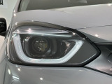 LEDヘッドライトは、点灯の瞬間から最大光量を発揮し、突然暗くなるトンネルなどでの安定感を高めます。