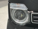 LEDヘッドライトは、点灯の瞬間から最大光量を発揮し、突然暗くなるトンネルなどでの安定感を高めます。