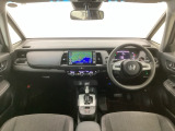 【前方視界】開放的な前方視界!運転がしやすく疲れにくいです♪窓が大きく、見通しがとっても良いおクルマですよ♪