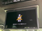 【フリップダウンモニター】大画面モニターで後席でもエンタメをお楽しみいただけます。小さなお子様にも大人気の装備です♪