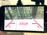 【バックカメラ】駐車時に後方がリアルタイム映像で確認できます。大型商業施設や立体駐車場での駐車時や、夜間のバック時に大活躍!運転スキルに関わらず、今や必須となった装備のひとつです!