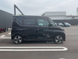 リヤスライド仕様となっていますので開け閉めの際、隣の車にドアをぶつける心配がございません☆
