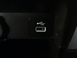 【USBポート】USBポートも装備されています♪スマートフォンのオーディオに連携も可能です。今や欠かせない装備の一つです!