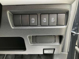 両側電動スライドドアです。車内からでも開閉操作出来ます。