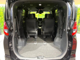 普段のお買い物や通勤、送迎等に十分な荷室スペースを確保しております。セカンドシートを倒すと、大きな荷物の積載も可能です♪
