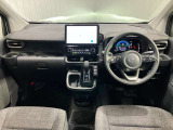 運転席からの視界が左右に広く隅々まではっきりと見渡せます。車の前端も把握しやすく安心して運転できます!
