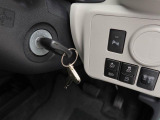 当社は購入後のアフターケアを大切にしております。納車後、1ヶ月無料点検、半年ごとにあんしん点検、12ヶ月法定点検の誘致をします。また車検までの点検をセットにした『ワンダフルパスポート』を販売中です。