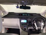 【前方視界】開放的な前方視界!運転がしやすく疲れにくいです♪窓が大きく、見通しがとっても良いおクルマですよ♪