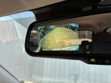 バック時にはルームミラーに、自車の真後ろの映像を映してくれますので楽々駐車が可能です(^_^)-☆