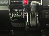 オートエアコンで暑い夏も寒い冬も快適な車内で運転出来ます。